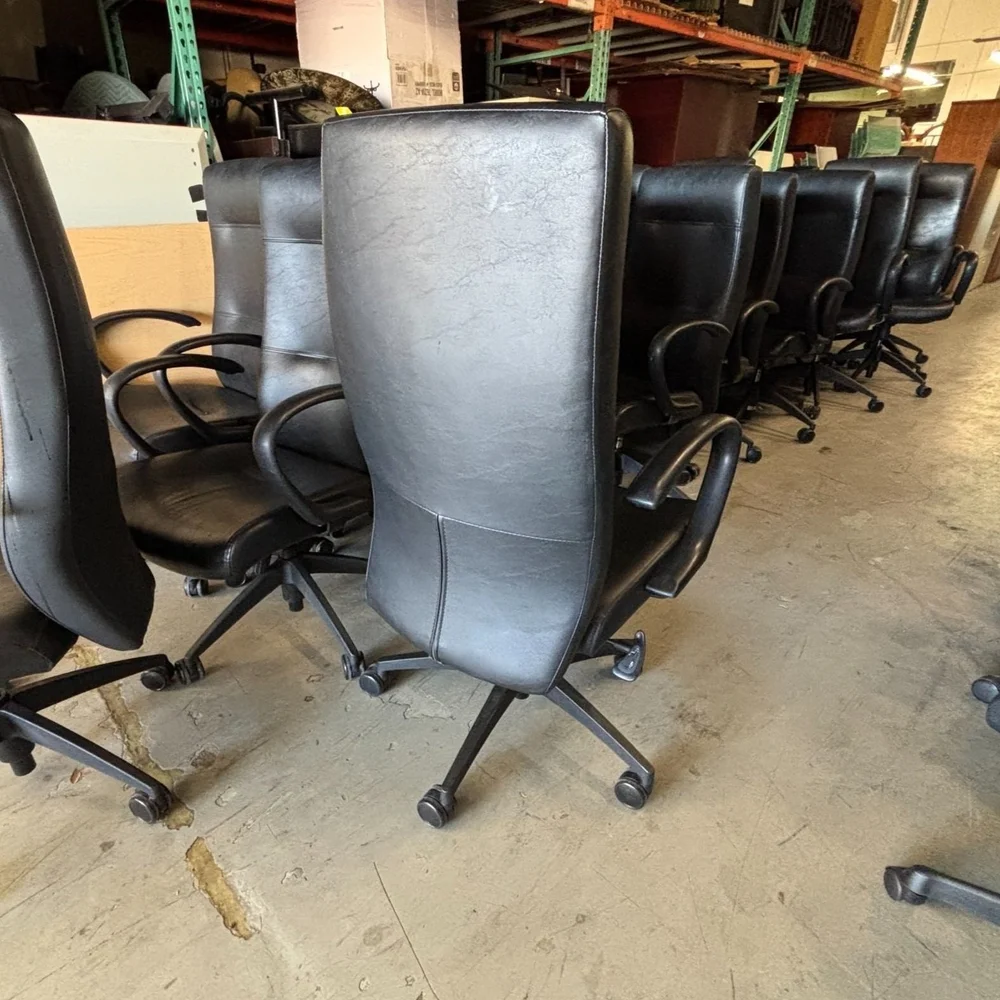 صندلی چرمی مشکی