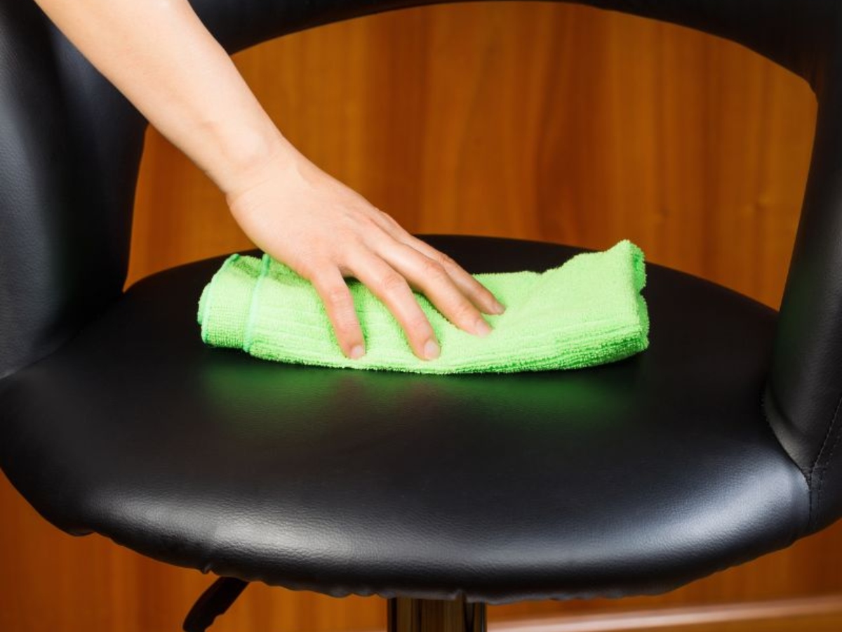 گردگیری صندلی 